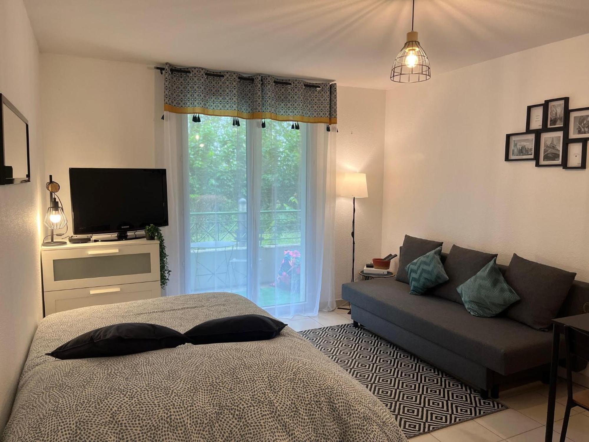Studio Cosy Монрежо Экстерьер фото